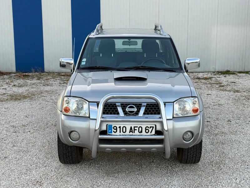 Nissan Navara 2, 5 TDI, снимка 3 - Автомобили и джипове - 48339420