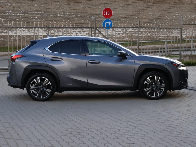 Lexus UX 250h КОЖЕН САЛОН/ПОДГРЕВ/LED+ BIXEN/КАМЕРА/ЕЛ.БАГАЖНИК/, снимка 9 - Автомобили и джипове - 49503545