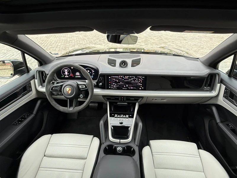 Porsche Cayenne E-Hybrid , снимка 9 - Автомобили и джипове - 51495721
