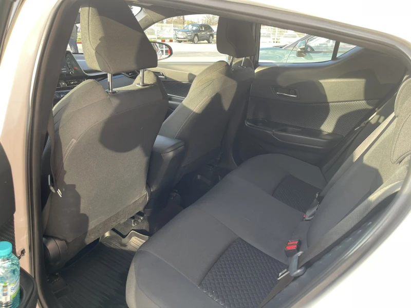 Toyota C-HR 1.8 Center, снимка 4 - Автомобили и джипове - 52536623