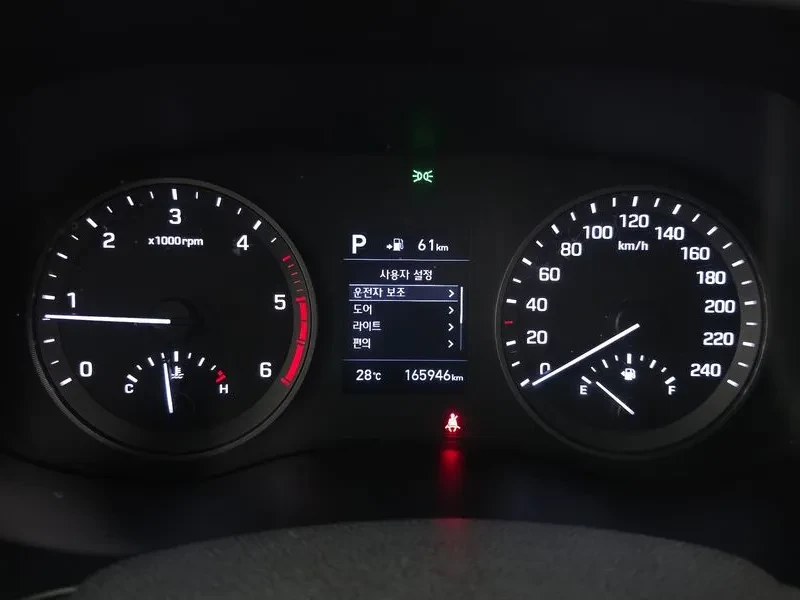 Hyundai Tucson 1.6 2WD MODERN, снимка 8 - Автомобили и джипове - 56161031