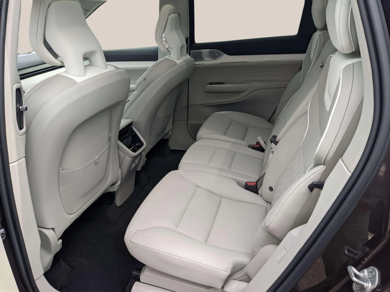 Volvo EX90 111 kWh - изображение 8
