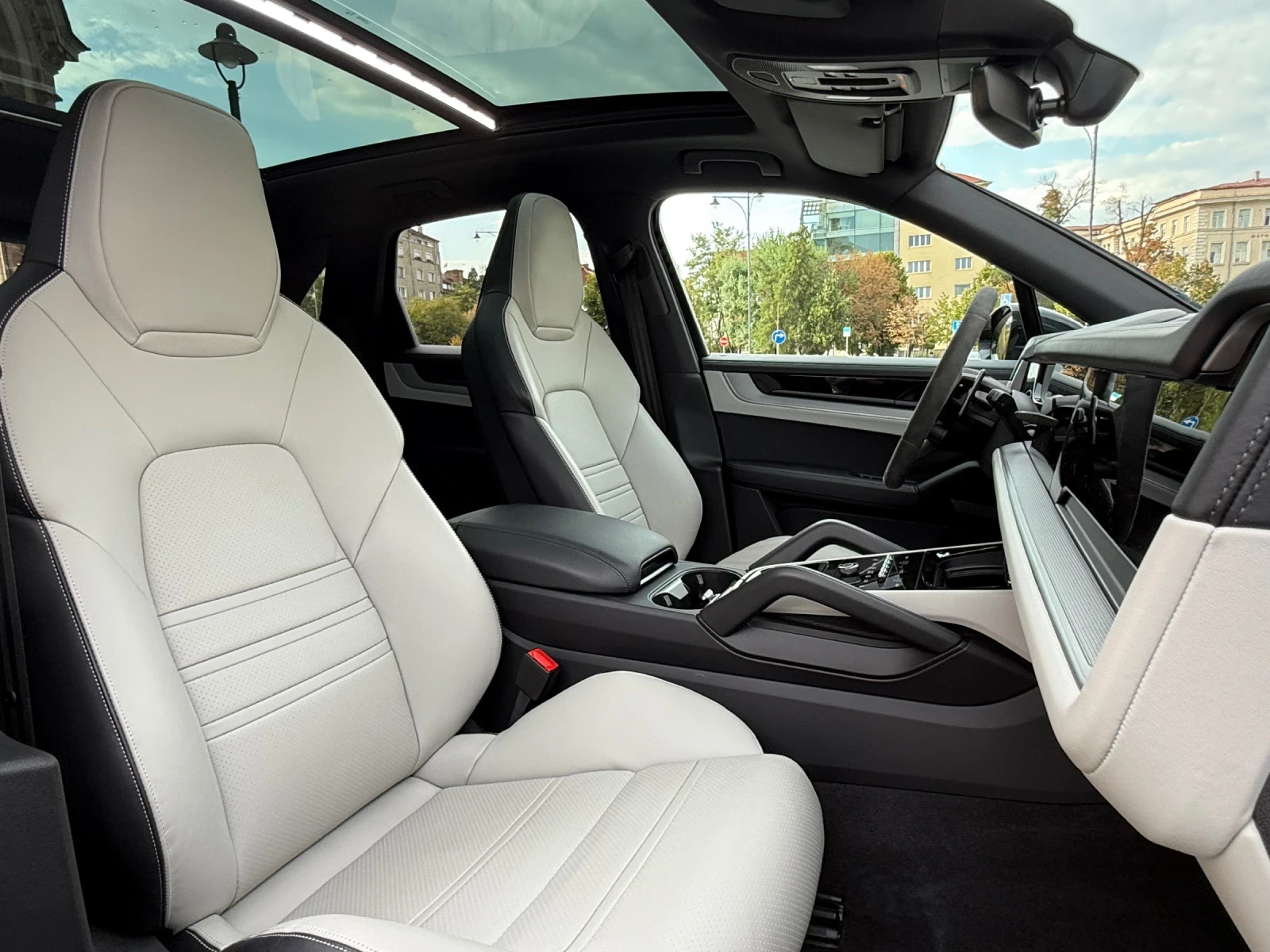Porsche Cayenne E-Hybrid  - изображение 8