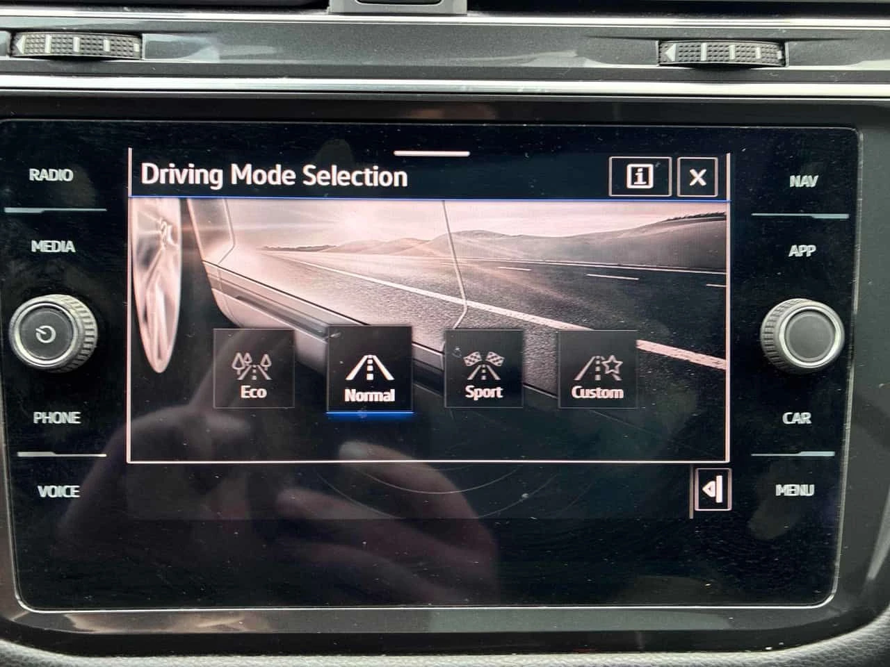 VW Tiguan HIGHLINE R LINE /Кожа/Нави/Подгрев/Панорама/Памет - изображение 6