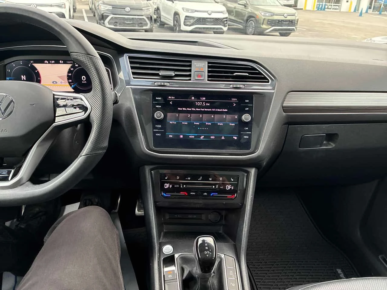 VW Tiguan HIGHLINE R LINE /Кожа/Нави/Подгрев/Панорама/Памет, снимка 15 - Автомобили и джипове - 53741209