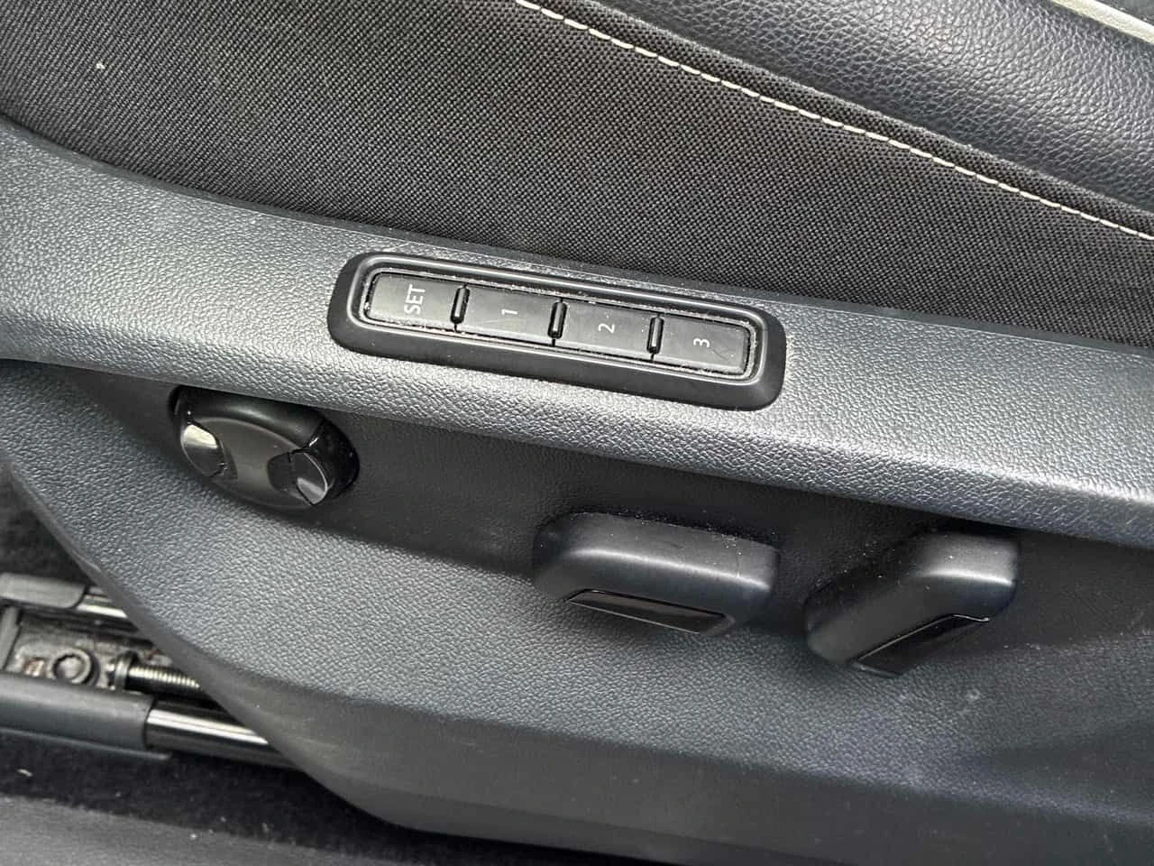 VW Tiguan HIGHLINE R LINE /Кожа/Нави/Подгрев/Панорама/Памет, снимка 16 - Автомобили и джипове - 53741209