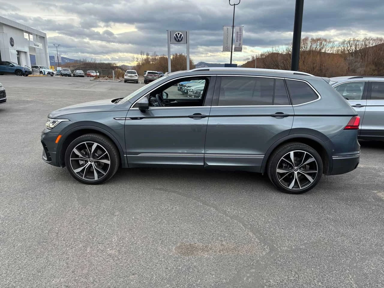 VW Tiguan HIGHLINE R LINE /Кожа/Нави/Подгрев/Панорама/Памет - изображение 4