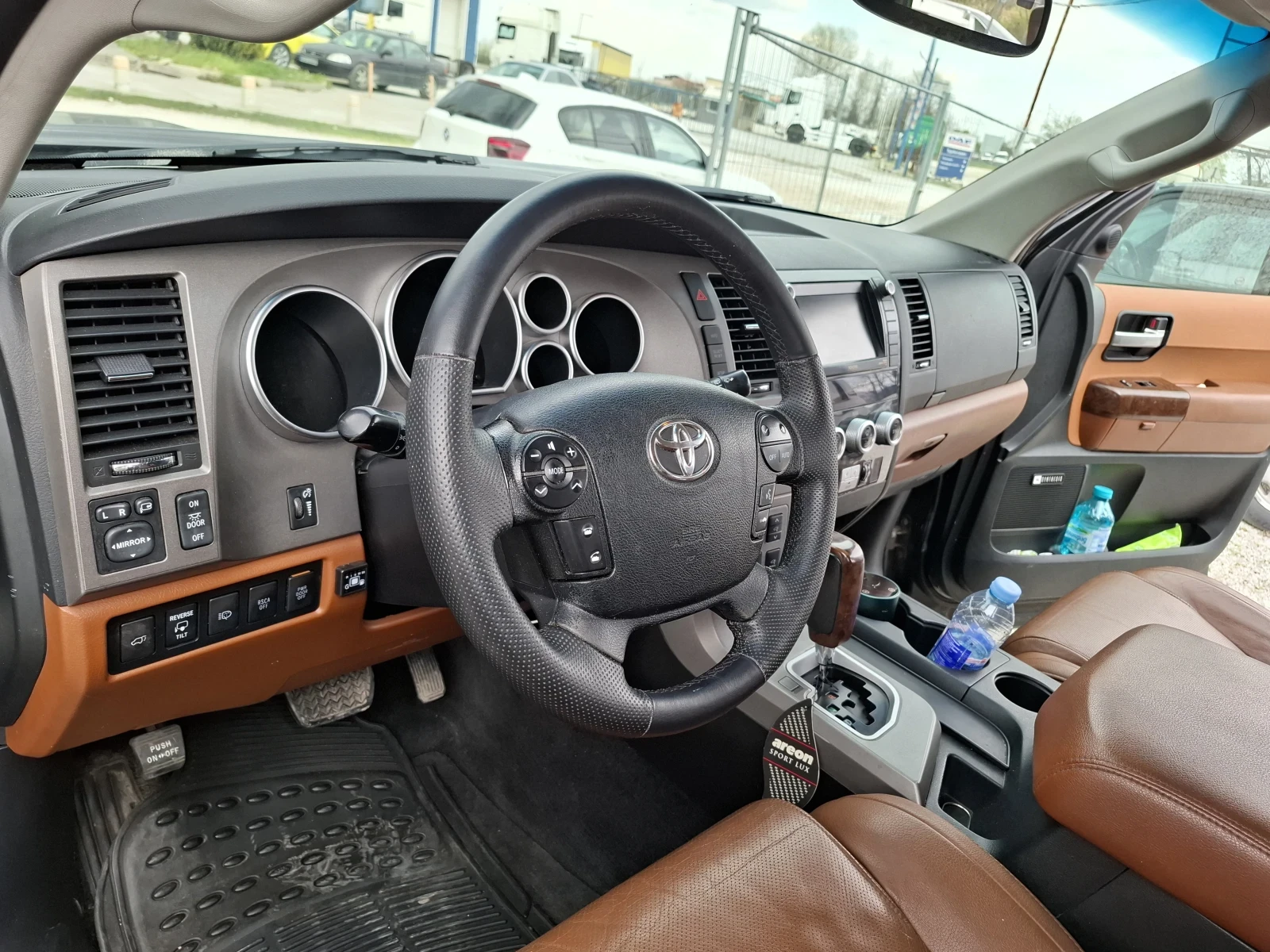 Toyota Sequoia БЕНЗИН ГАЗ , снимка 15 - Автомобили и джипове - 54376661