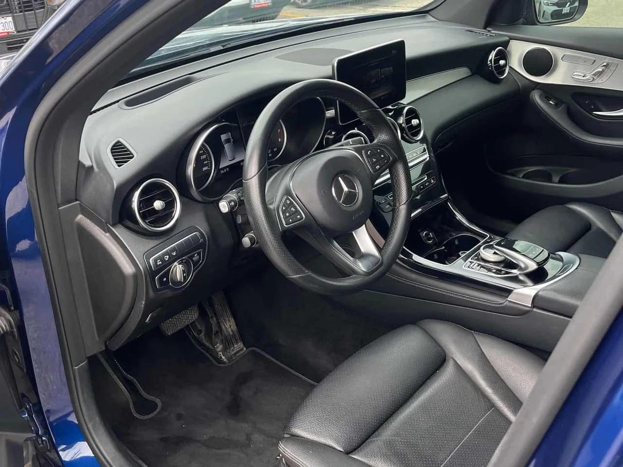Mercedes-Benz GLC 300 ДИСТРОНИК/360 КАМЕРА/ПОДГРЕВ/ПАНОРАМА/КЛИП/CARFAX/, снимка 6 - Автомобили и джипове - 55040568