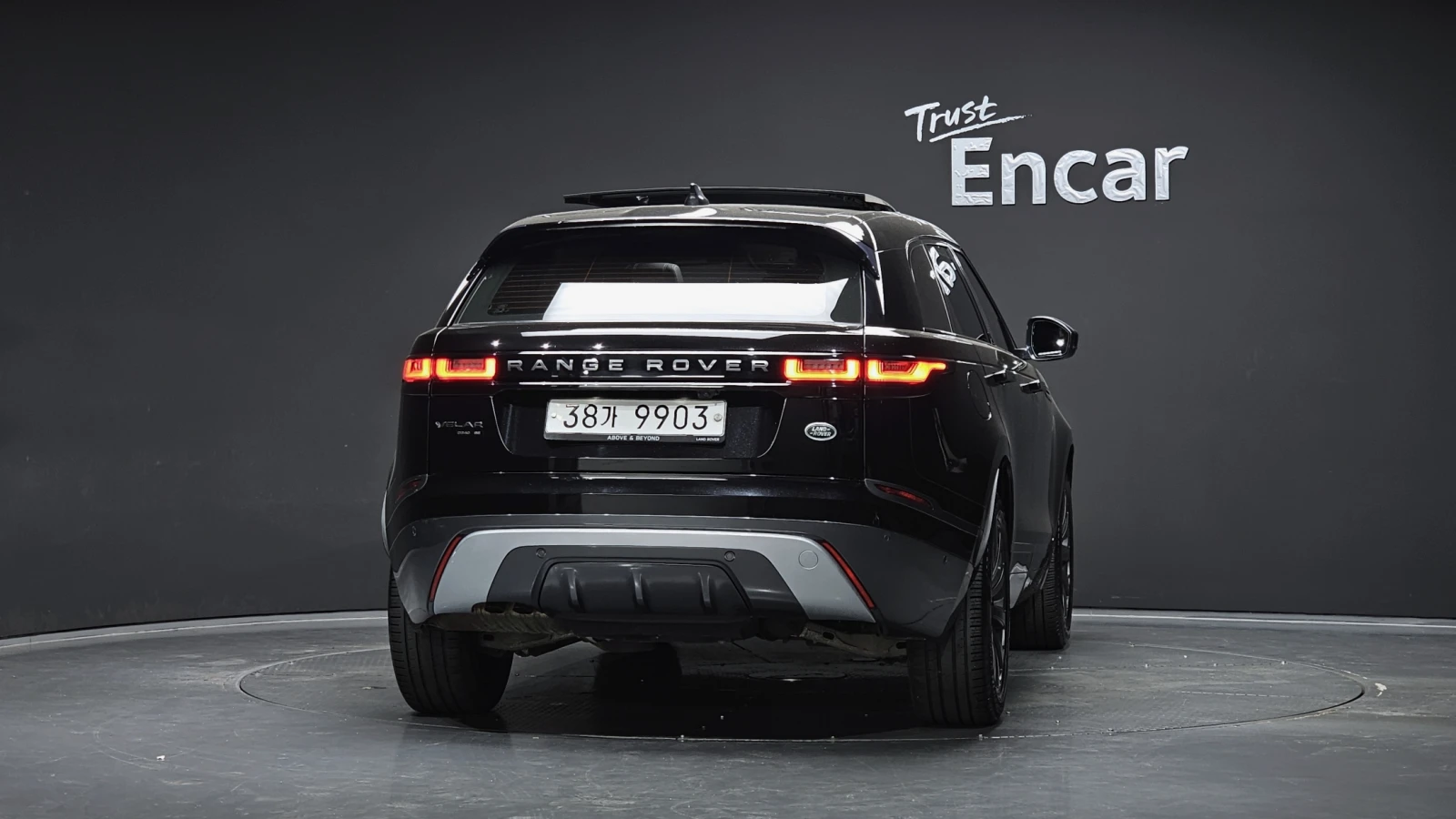 Land Rover Range Rover Velar D240* ЕЛ. БАГАЖНИК* BLIND SPOT* ЛЮК* КРАЙНА ЦЕНА, снимка 4 - Автомобили и джипове - 55595197