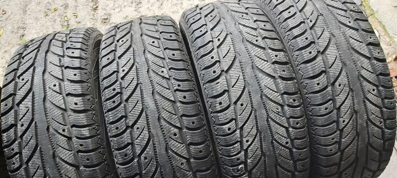 Гуми Зимни 215/65R16, снимка 2 - Гуми и джанти - 31140767