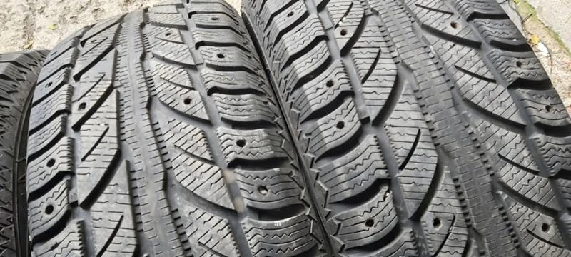 Гуми Зимни 215/65R16, снимка 4 - Гуми и джанти - 31140767