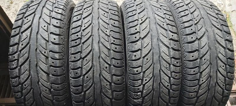 Гуми Зимни 215/65R16, снимка 1 - Гуми и джанти - 31140767