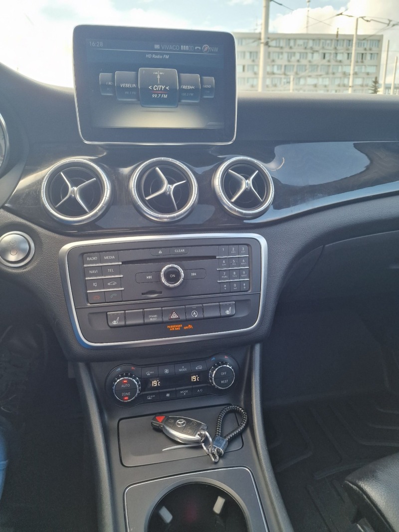 Mercedes-Benz CLA 250 4Matic, снимка 17 - Автомобили и джипове - 46352943