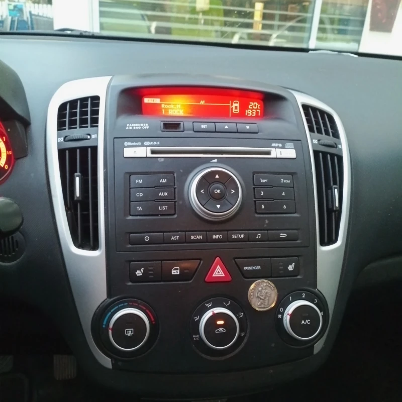 Kia Ceed 1.4 Facelift, снимка 7 - Автомобили и джипове - 51984683