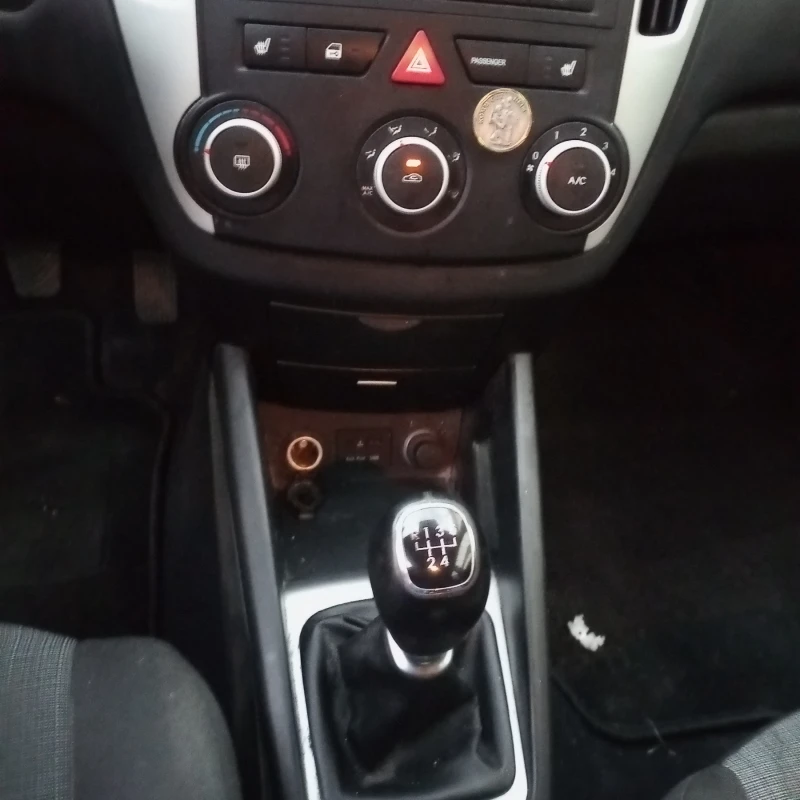 Kia Ceed 1.4 Facelift, снимка 8 - Автомобили и джипове - 51984683