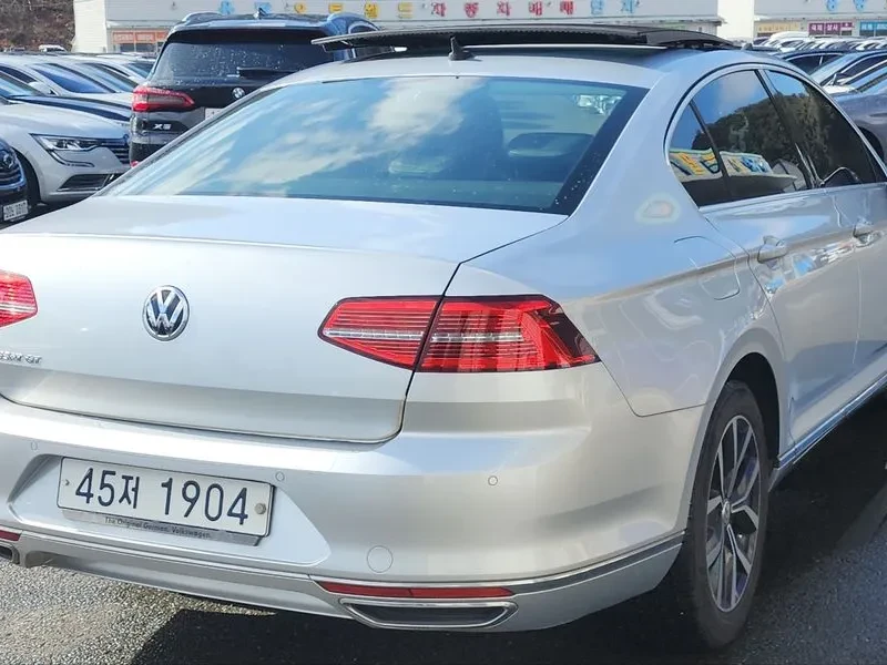 VW Passat 2.0 TDI, снимка 3 - Автомобили и джипове - 54299776