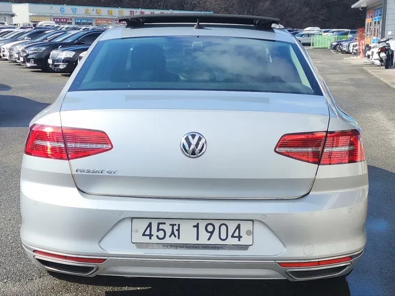 VW Passat 2.0 TDI, снимка 4 - Автомобили и джипове - 54299776