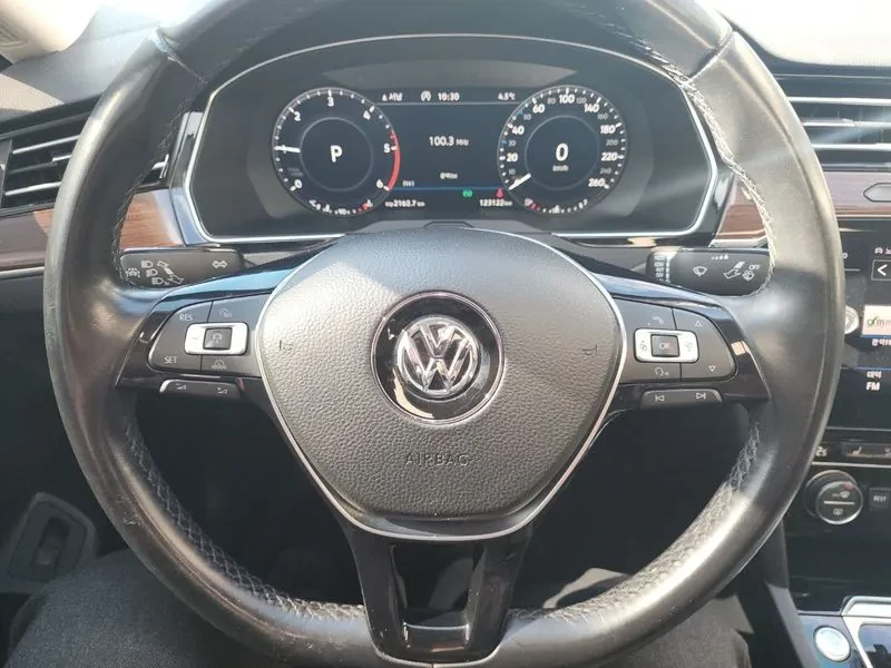 VW Passat 2.0 TDI, снимка 12 - Автомобили и джипове - 54299776