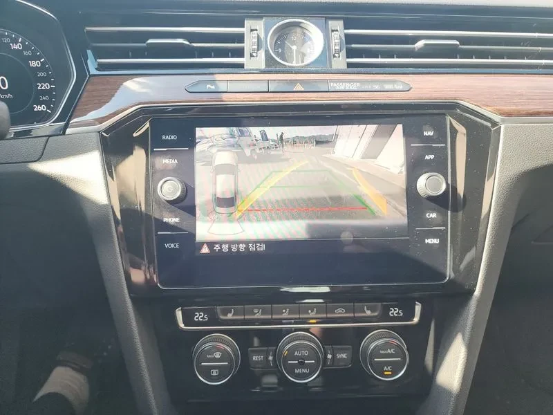 VW Passat 2.0 TDI, снимка 11 - Автомобили и джипове - 54299776