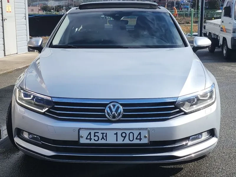 VW Passat 2.0 TDI, снимка 2 - Автомобили и джипове - 54299776