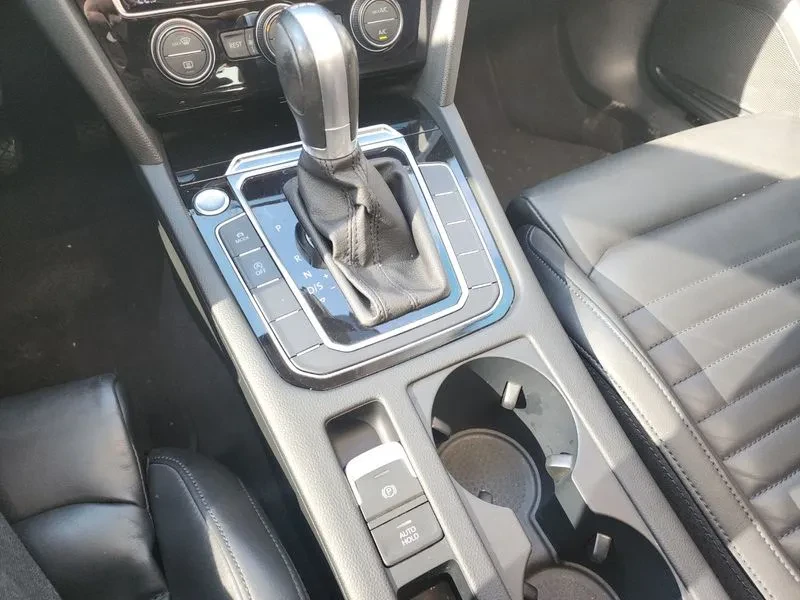 VW Passat 2.0 TDI, снимка 6 - Автомобили и джипове - 54299776