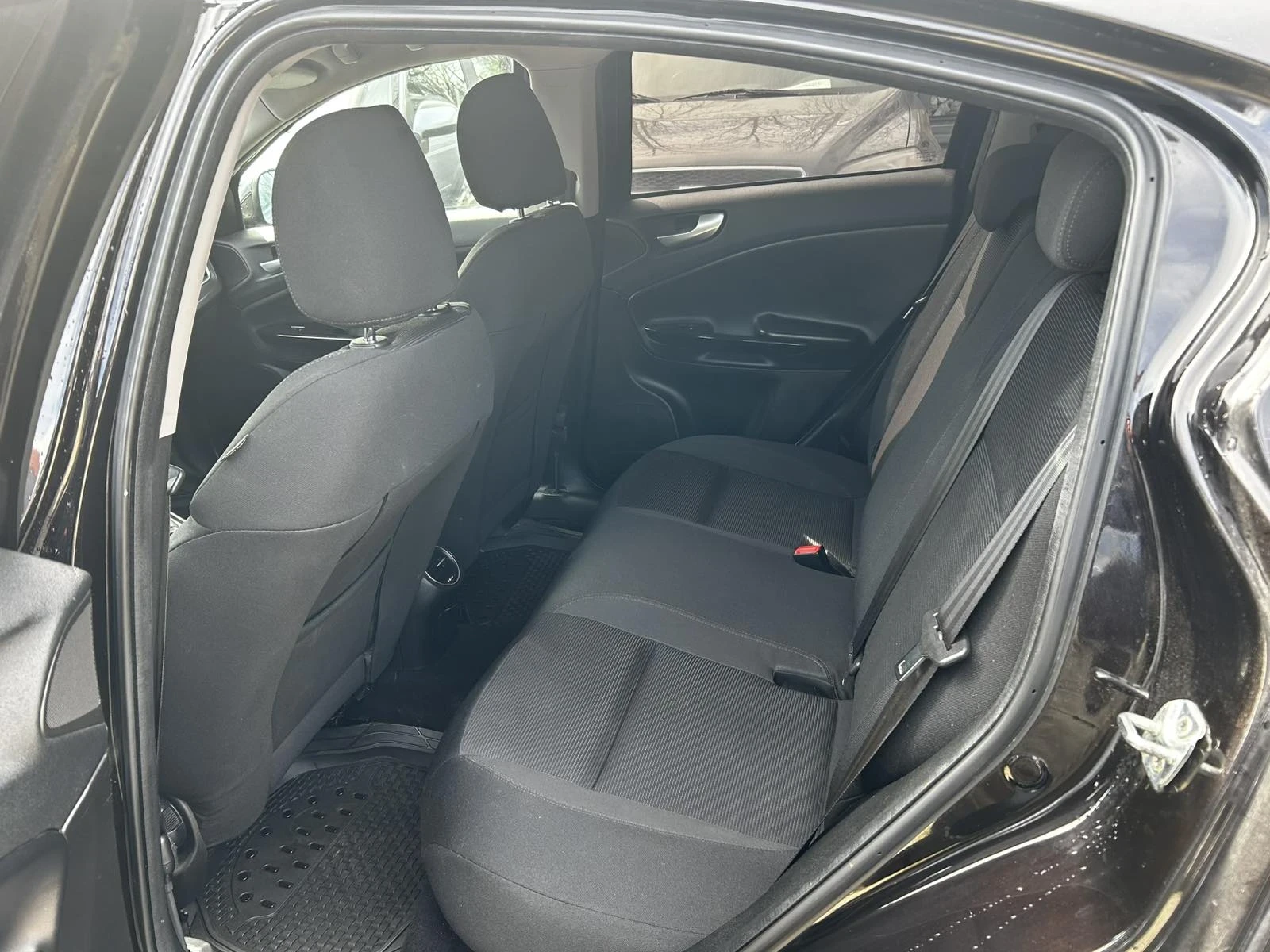 Alfa Romeo Giulietta 1.6JTD, снимка 9 - Автомобили и джипове - 53785025