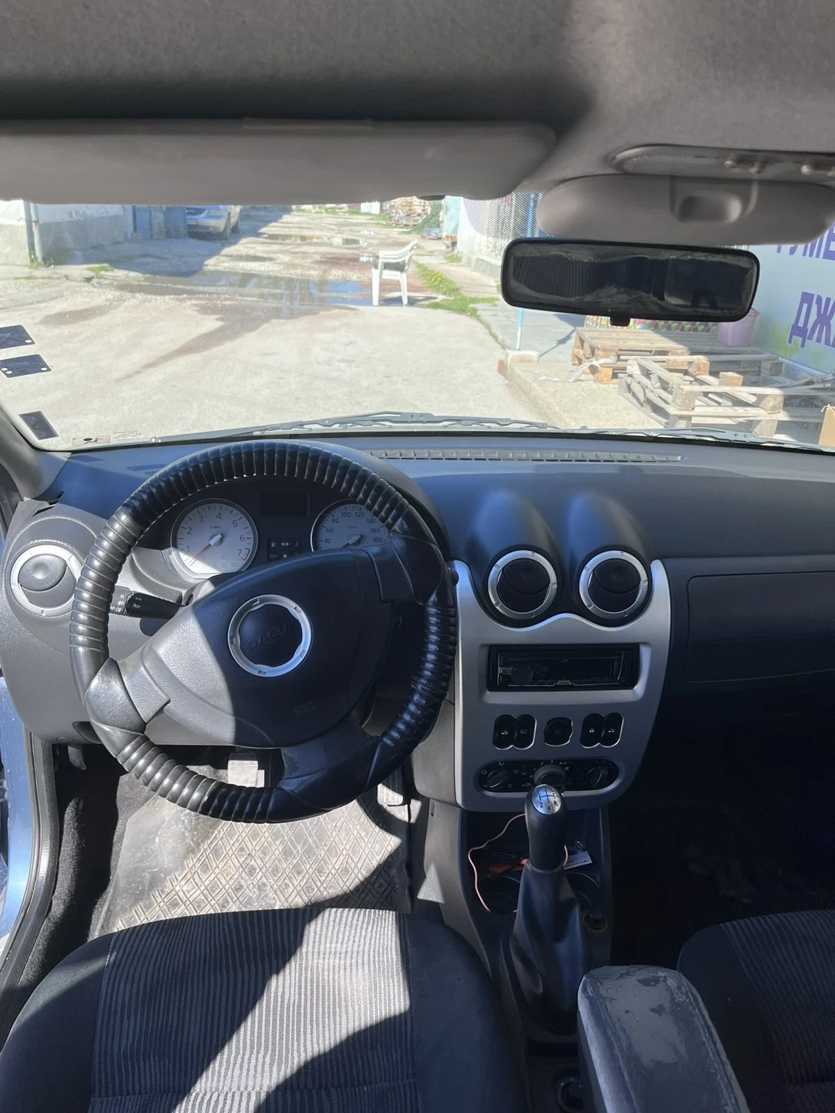 Dacia Logan 1.5DCI, снимка 9 - Автомобили и джипове - 54212275