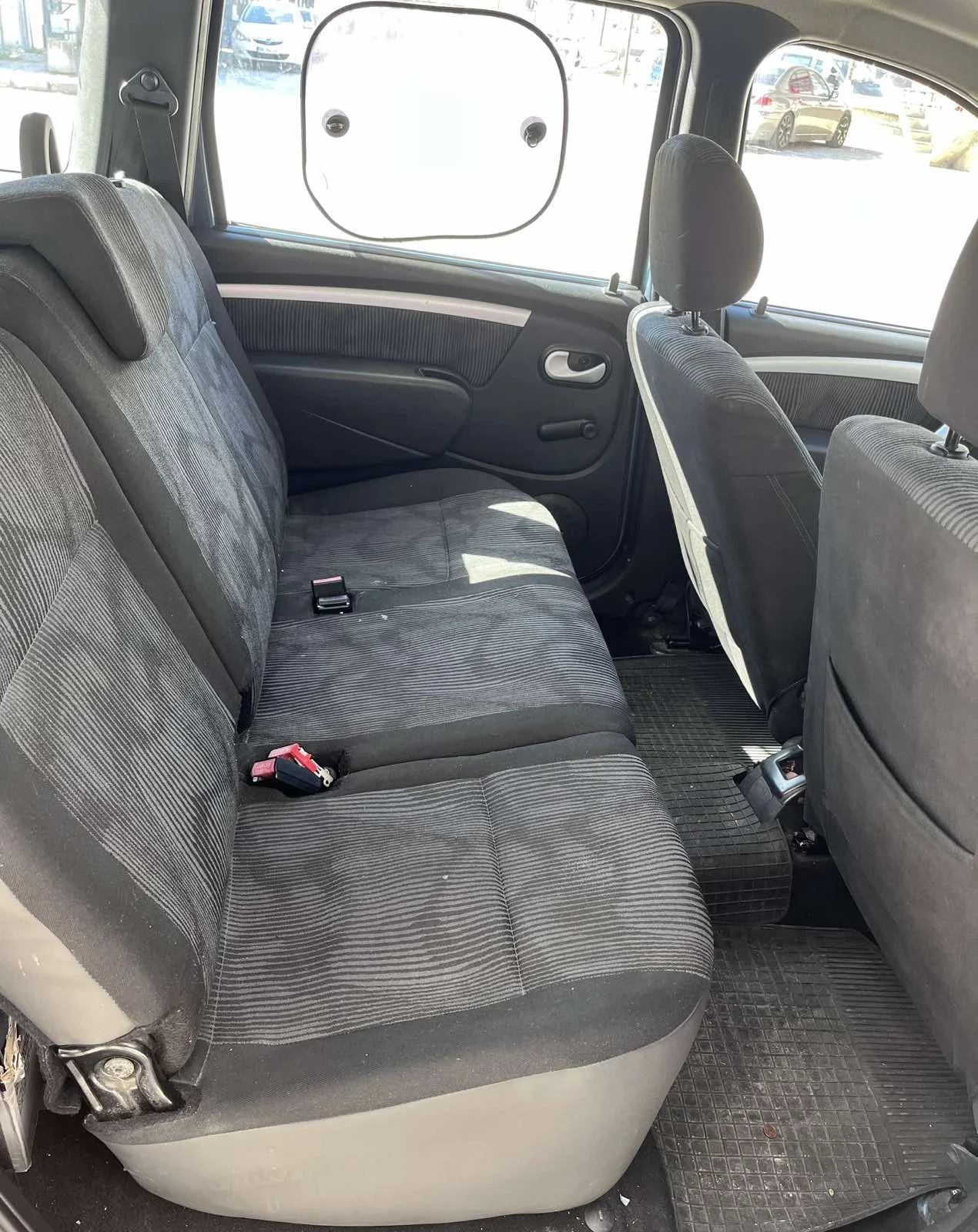 Dacia Logan 1.5DCI, снимка 6 - Автомобили и джипове - 54212275