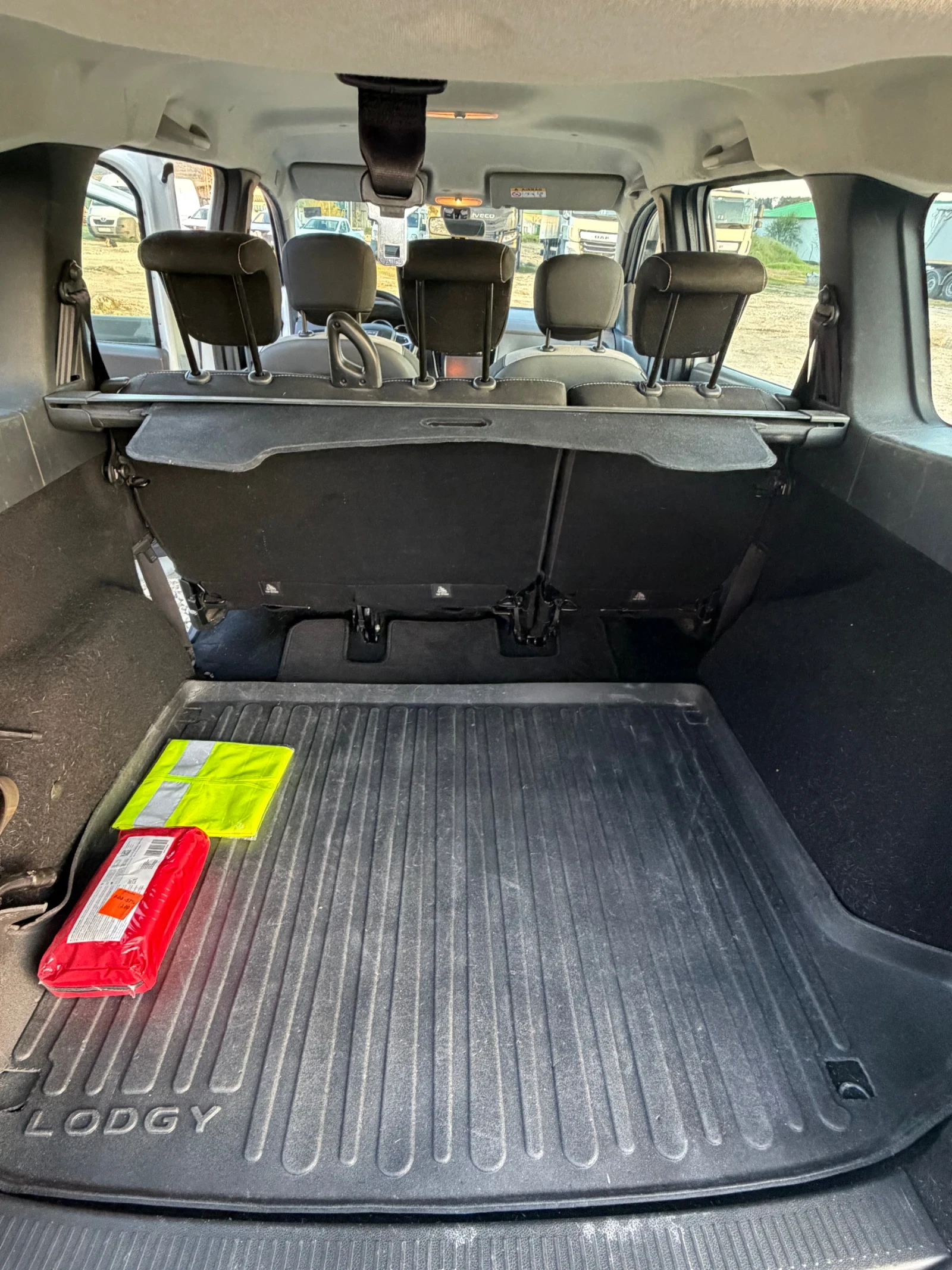 Dacia Lodgy Stepway, снимка 10 - Автомобили и джипове - 54359668