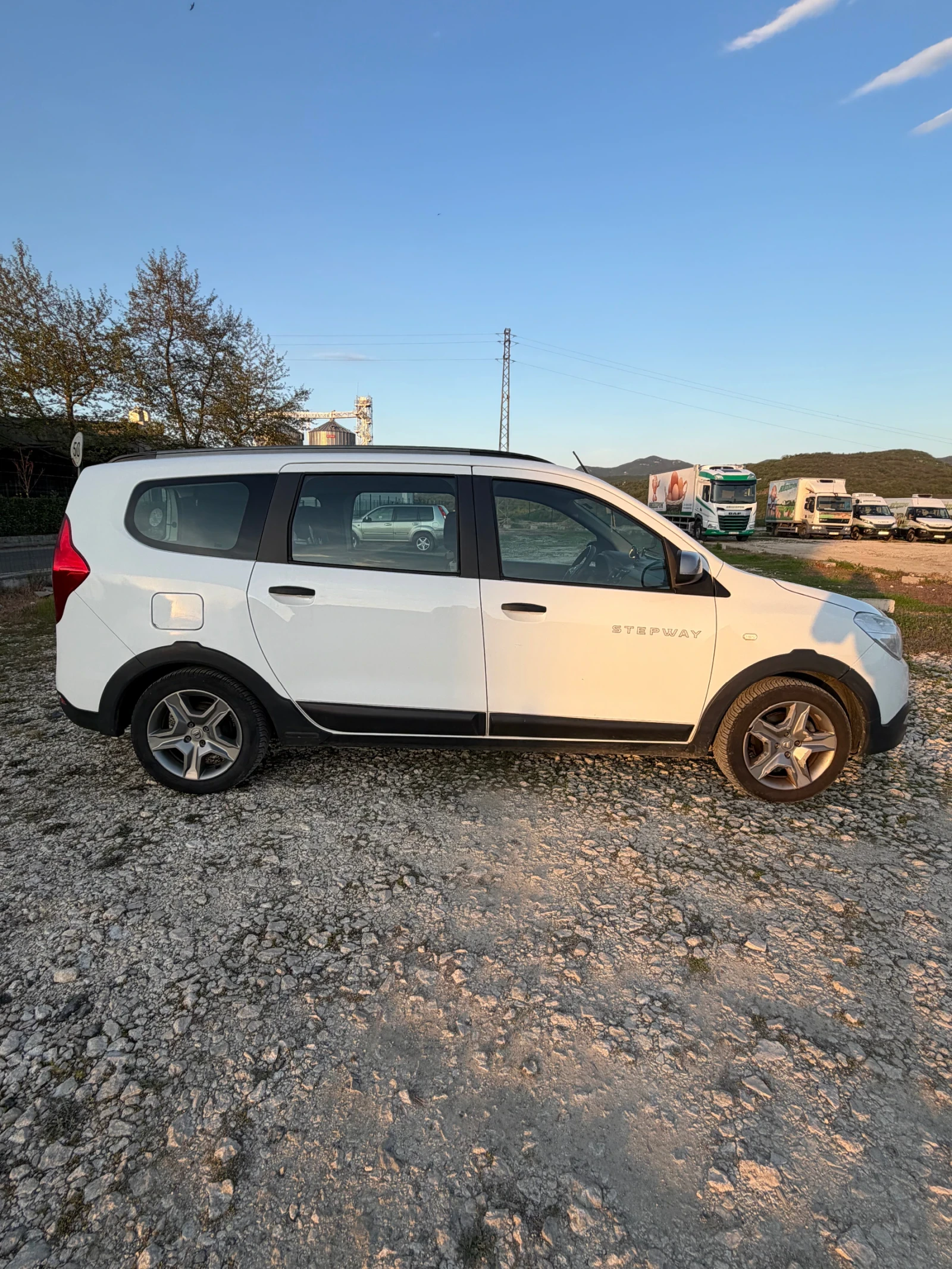 Dacia Lodgy Stepway, снимка 8 - Автомобили и джипове - 54359668