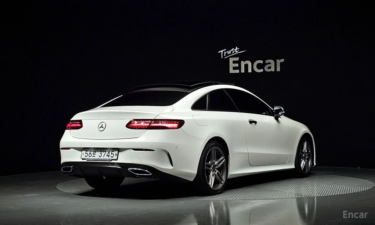 Mercedes-Benz E 220 d* COUPE* HEAD-UP* AMBIENT* ПОДГРЕВ* КАМЕРА, снимка 3 - Автомобили и джипове - 54599121