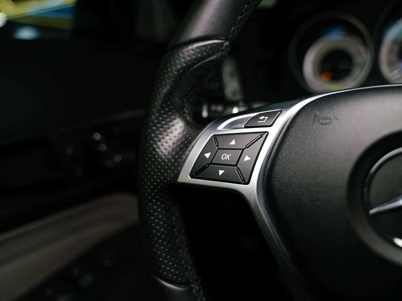 Mercedes-Benz AMG GT C * 400 | PKG | CONVERTIBLE | PREMIUM PKG * CARFAX *, снимка 13 - Автомобили и джипове - 55049725