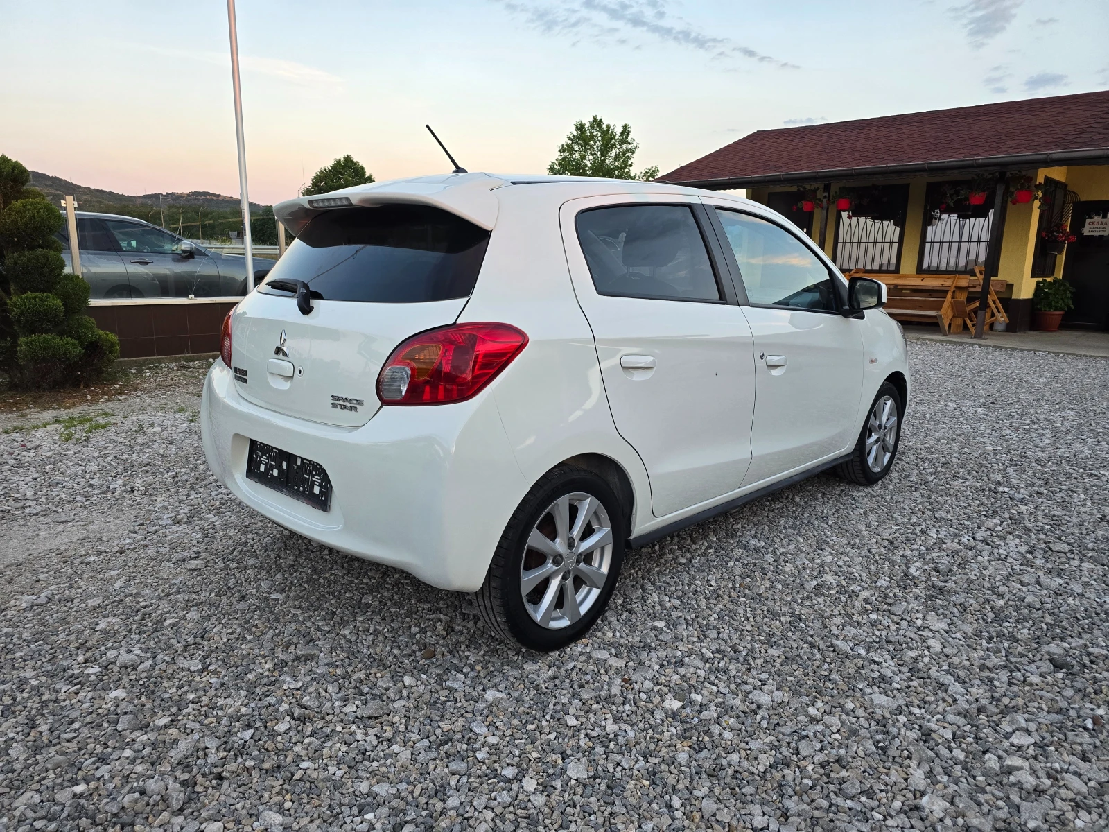 Mitsubishi Space star 1.2 БЕНЗИН ! ! РЕАЛНИ КИЛОМЕТРИ, снимка 3 - Автомобили и джипове - 55060495