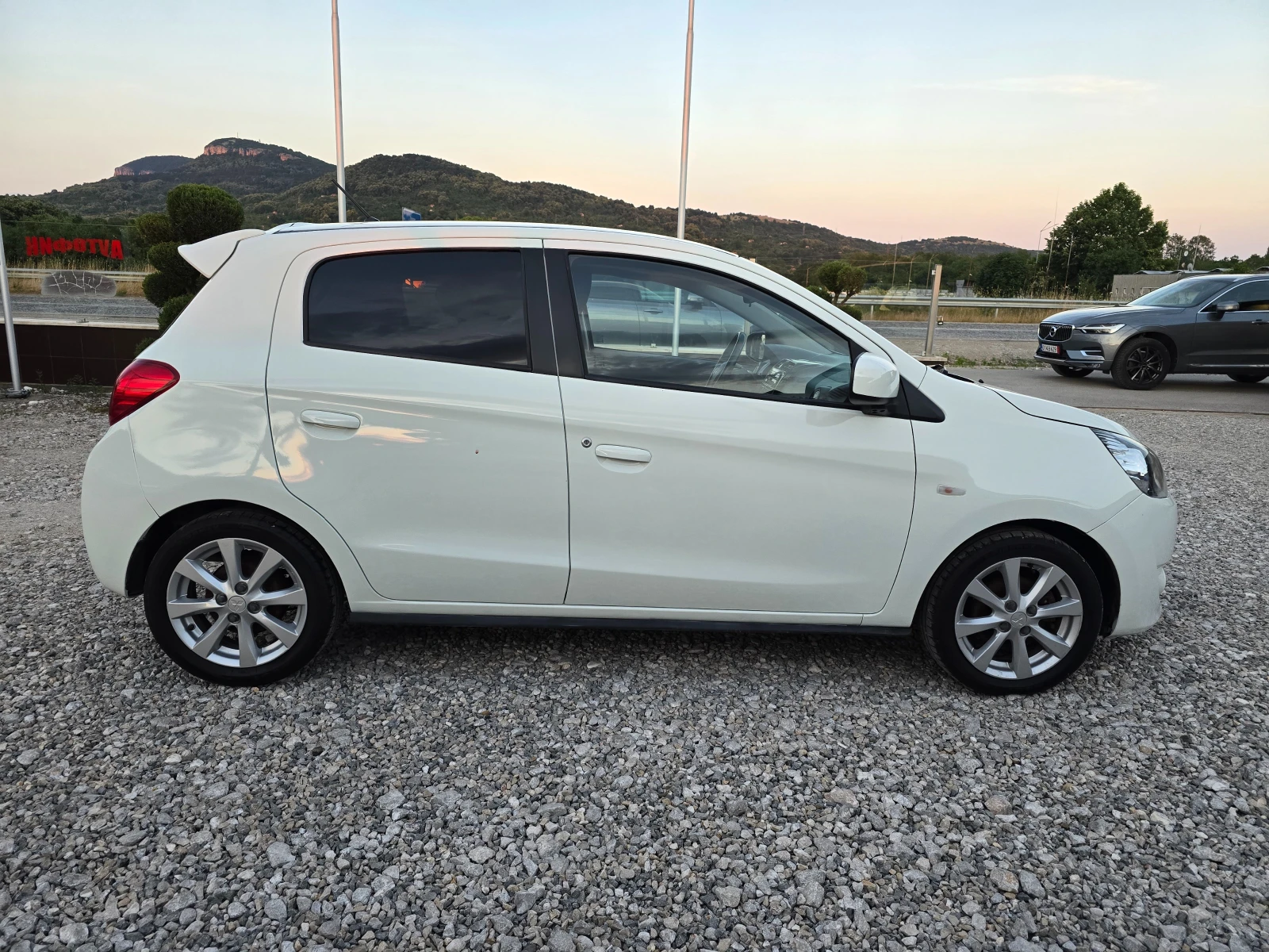 Mitsubishi Space star 1.2 БЕНЗИН ! ! РЕАЛНИ КИЛОМЕТРИ, снимка 2 - Автомобили и джипове - 55060495