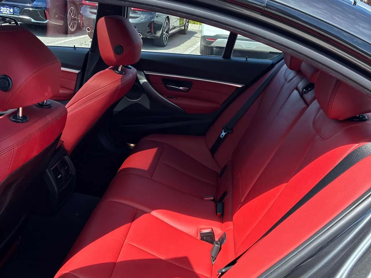 BMW 330  xDrive  M-PACK / RED INT / АВТОКРЕДИТ, снимка 15 - Автомобили и джипове - 55668281