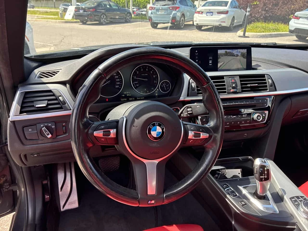 BMW 330  xDrive  M-PACK / RED INT / АВТОКРЕДИТ, снимка 13 - Автомобили и джипове - 55668281