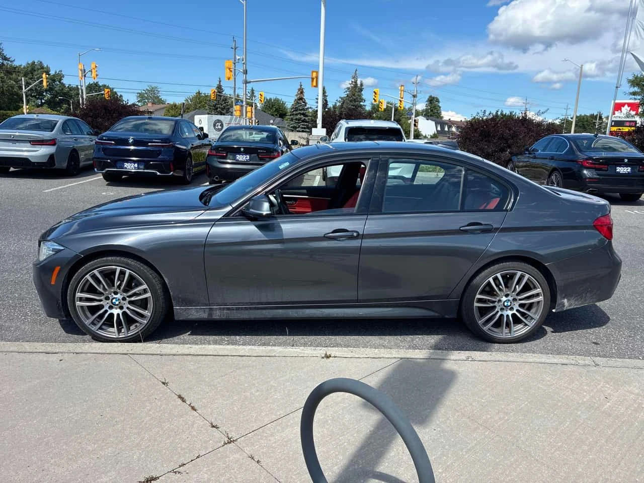 BMW 330  xDrive  M-PACK / RED INT / АВТОКРЕДИТ, снимка 2 - Автомобили и джипове - 55668281