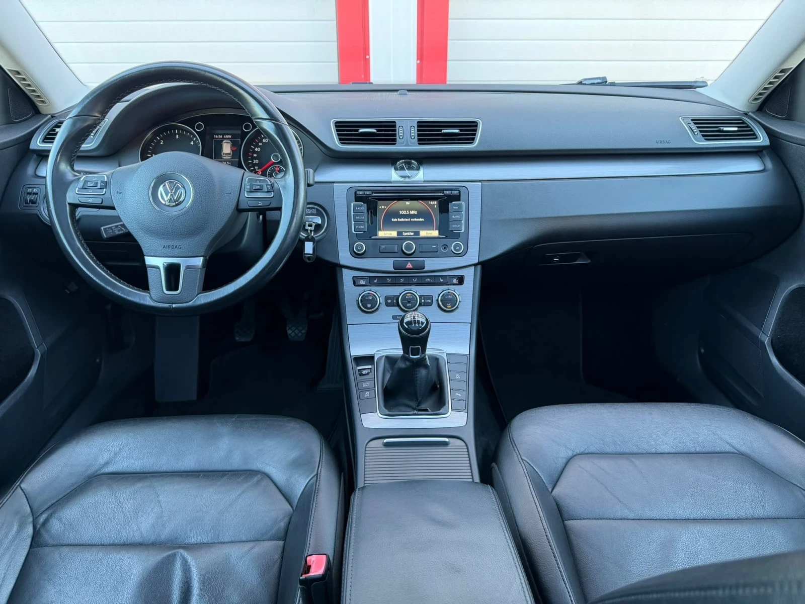 VW Passat 1.6TDI BLUE PANORAMA NAVI LEDER 6-SPEED EVRO 5B, снимка 14 - Автомобили и джипове - 55991670