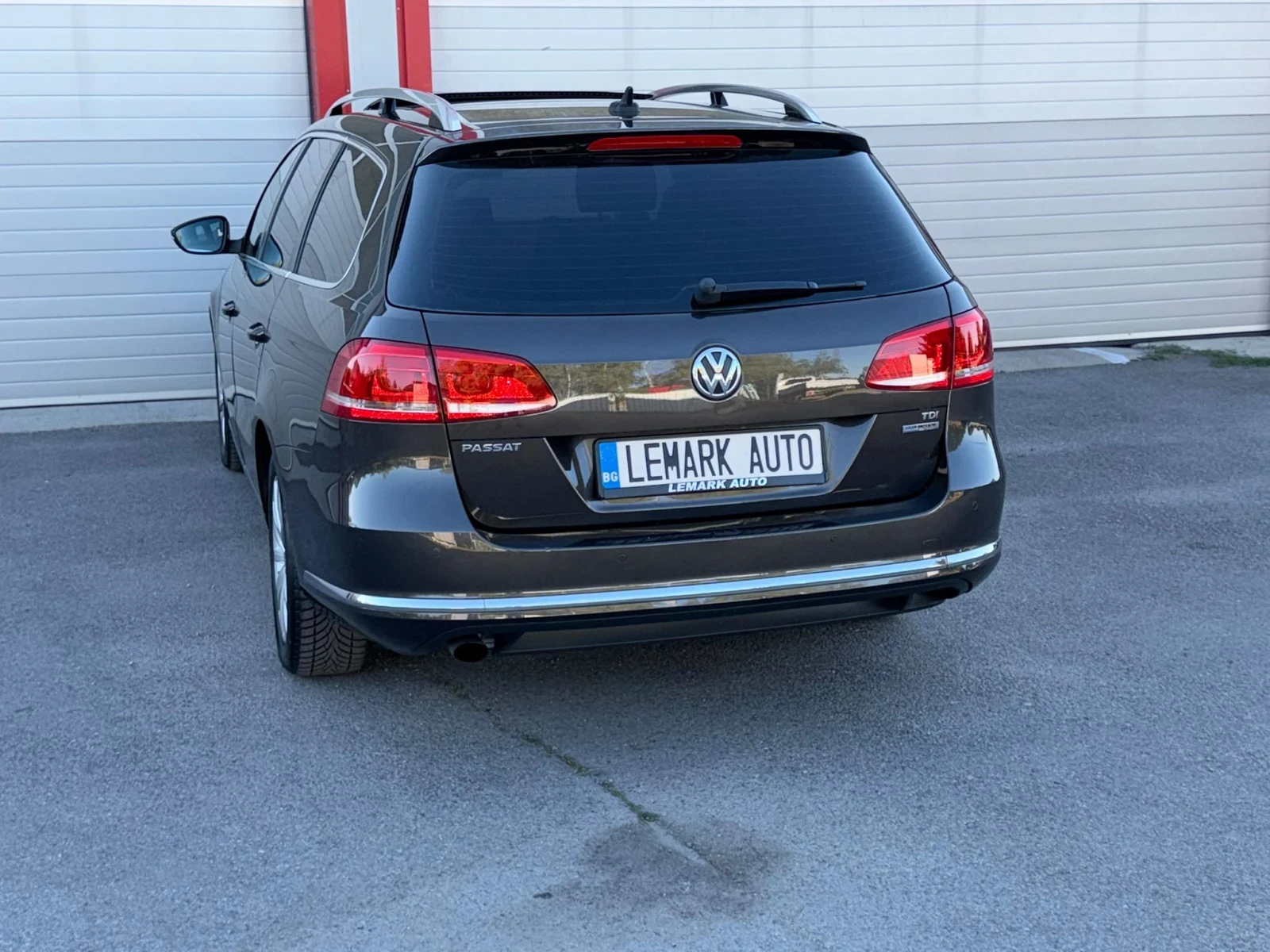 VW Passat 1.6TDI BLUE PANORAMA NAVI LEDER 6-SPEED EVRO 5B, снимка 9 - Автомобили и джипове - 55991670