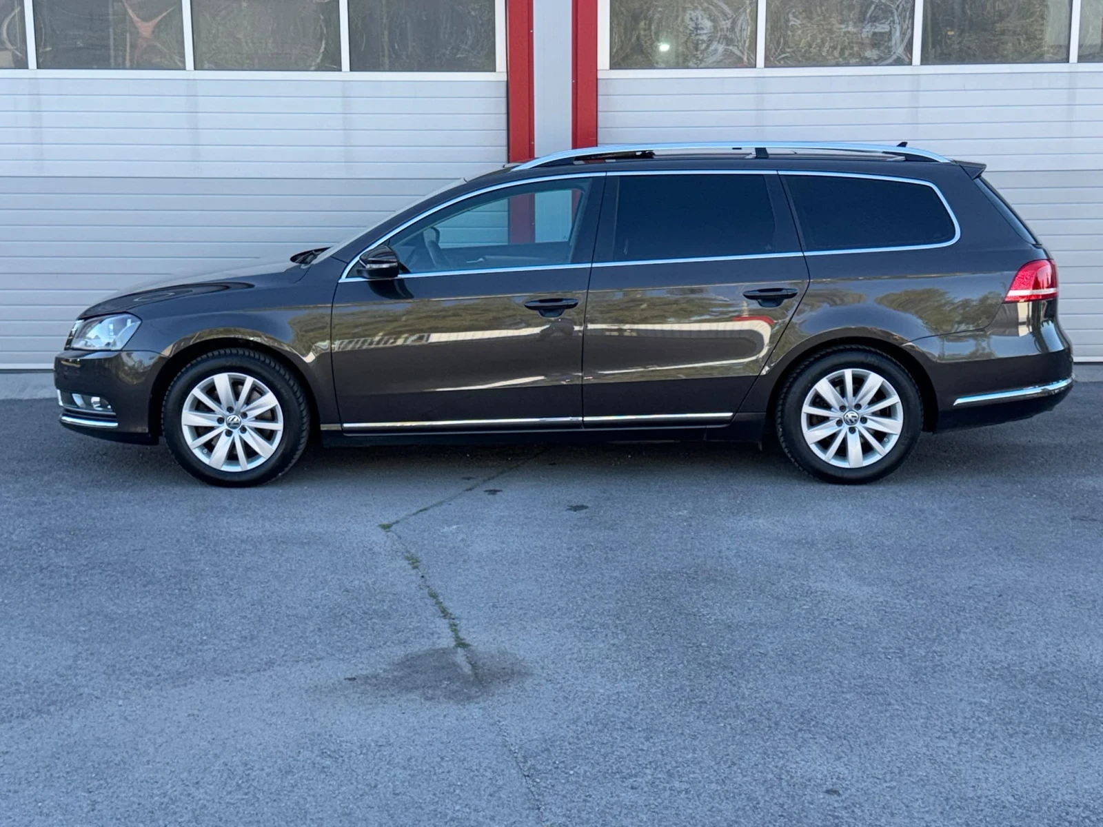 VW Passat 1.6TDI BLUE PANORAMA NAVI LEDER 6-SPEED EVRO 5B, снимка 6 - Автомобили и джипове - 55991670