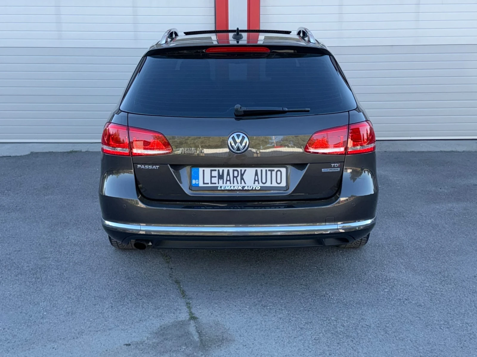 VW Passat 1.6TDI BLUE PANORAMA NAVI LEDER 6-SPEED EVRO 5B, снимка 10 - Автомобили и джипове - 55991670