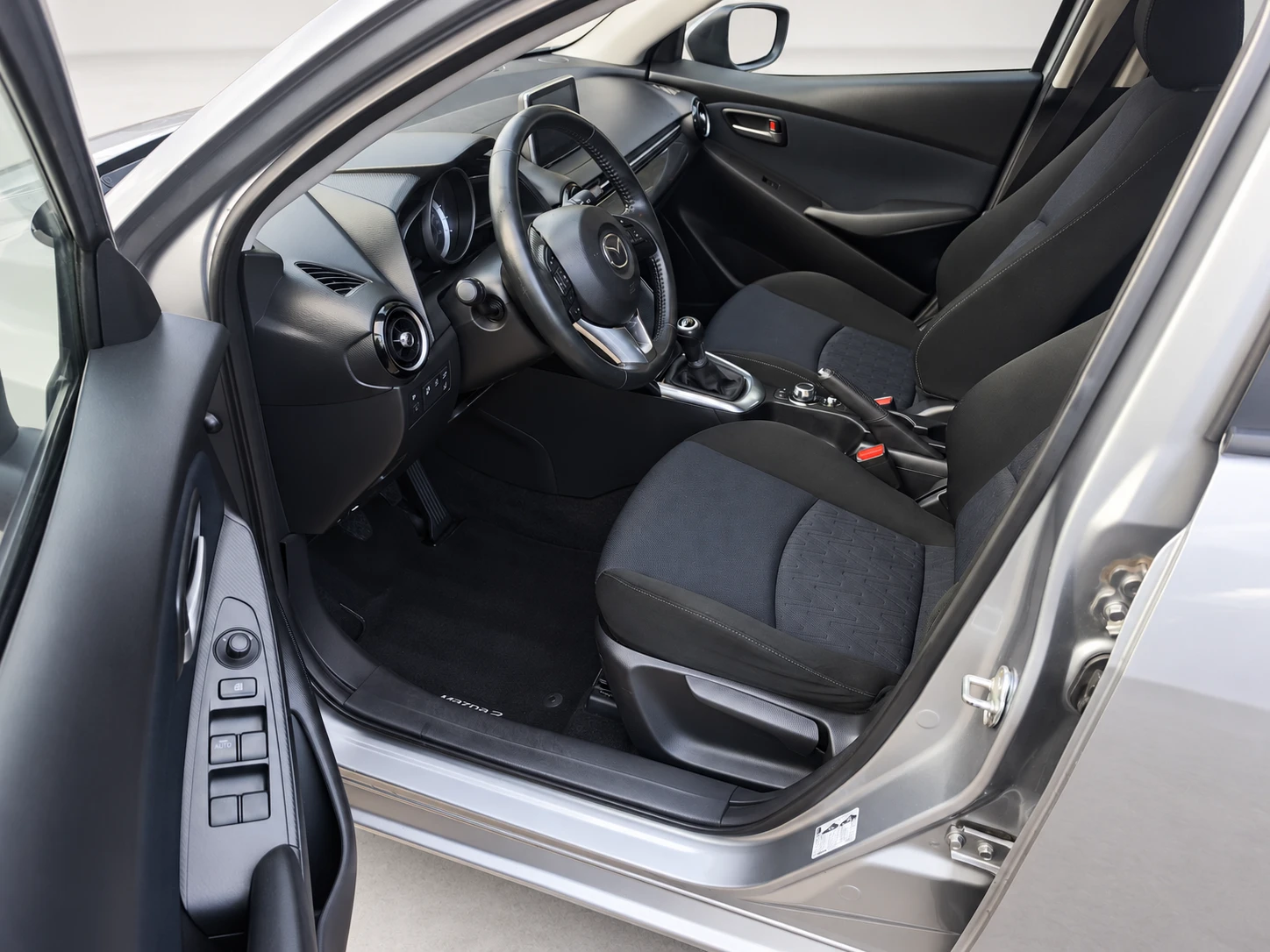 Mazda 2 1.5 Petrol 90hp, снимка 8 - Автомобили и джипове - 56707638