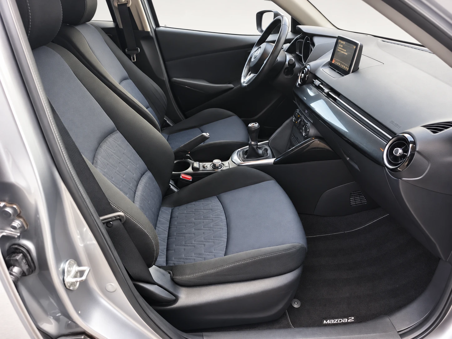 Mazda 2 1.5 Petrol 90hp, снимка 15 - Автомобили и джипове - 56707638