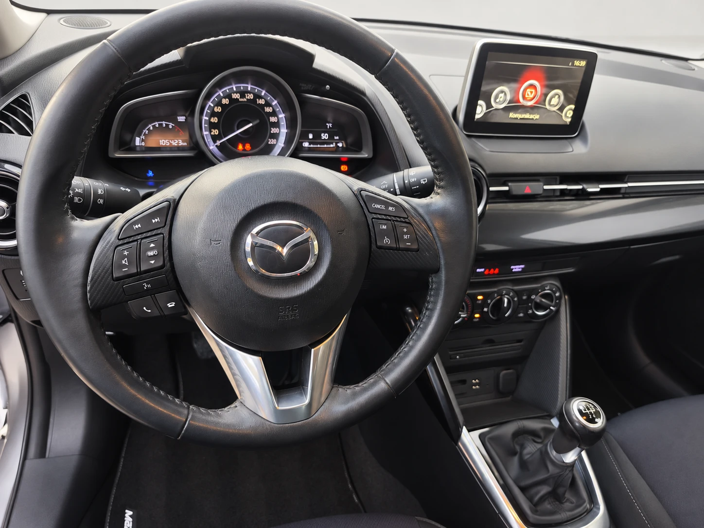 Mazda 2 1.5 Petrol 90hp, снимка 9 - Автомобили и джипове - 56707638
