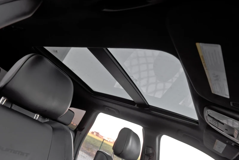 Jeep Grand cherokee 5.7 Hemi Summit / Генерация, снимка 17 - Автомобили и джипове - 52788392