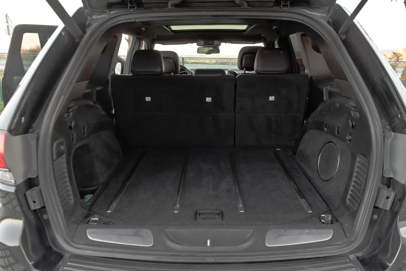 Jeep Grand cherokee 5.7 Hemi Summit / Генерация, снимка 16 - Автомобили и джипове - 52788392
