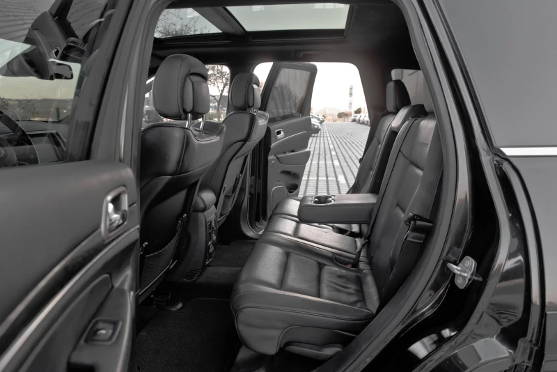 Jeep Grand cherokee 5.7 Hemi Summit / Генерация, снимка 14 - Автомобили и джипове - 52788392