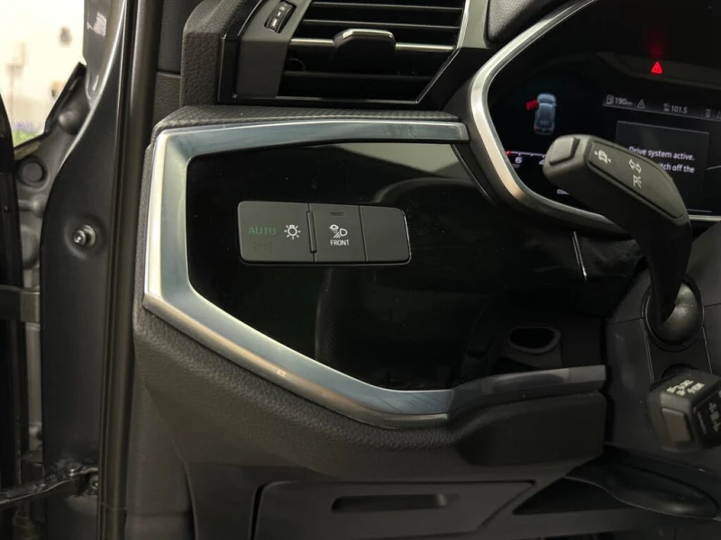 Audi Q3 S-Line* HeadUp* АвтоКредит* (ЦЕНА ДО БГ), снимка 16 - Автомобили и джипове - 53297838