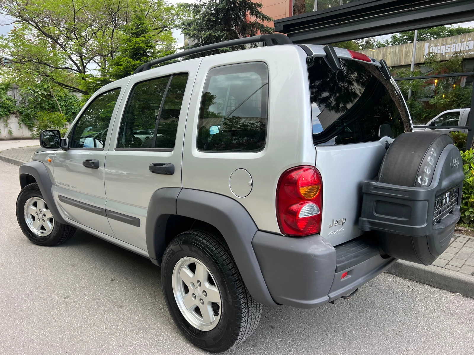Jeep Cherokee 2.5CRDI KLIMATIK/4x4/UNIKAT - изображение 4